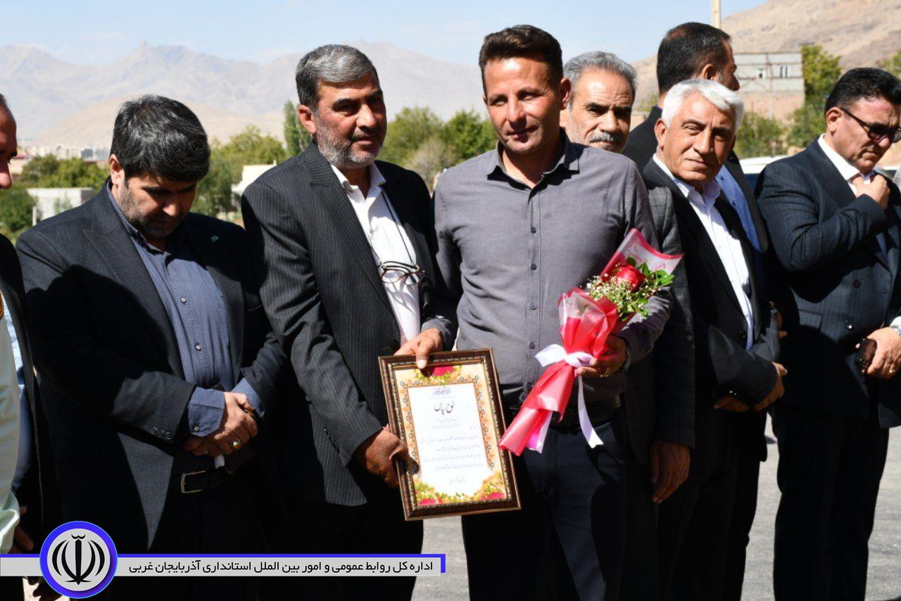 زمین چمن مصنوعی روستای قلعهجوق به بهره برداری رسید.