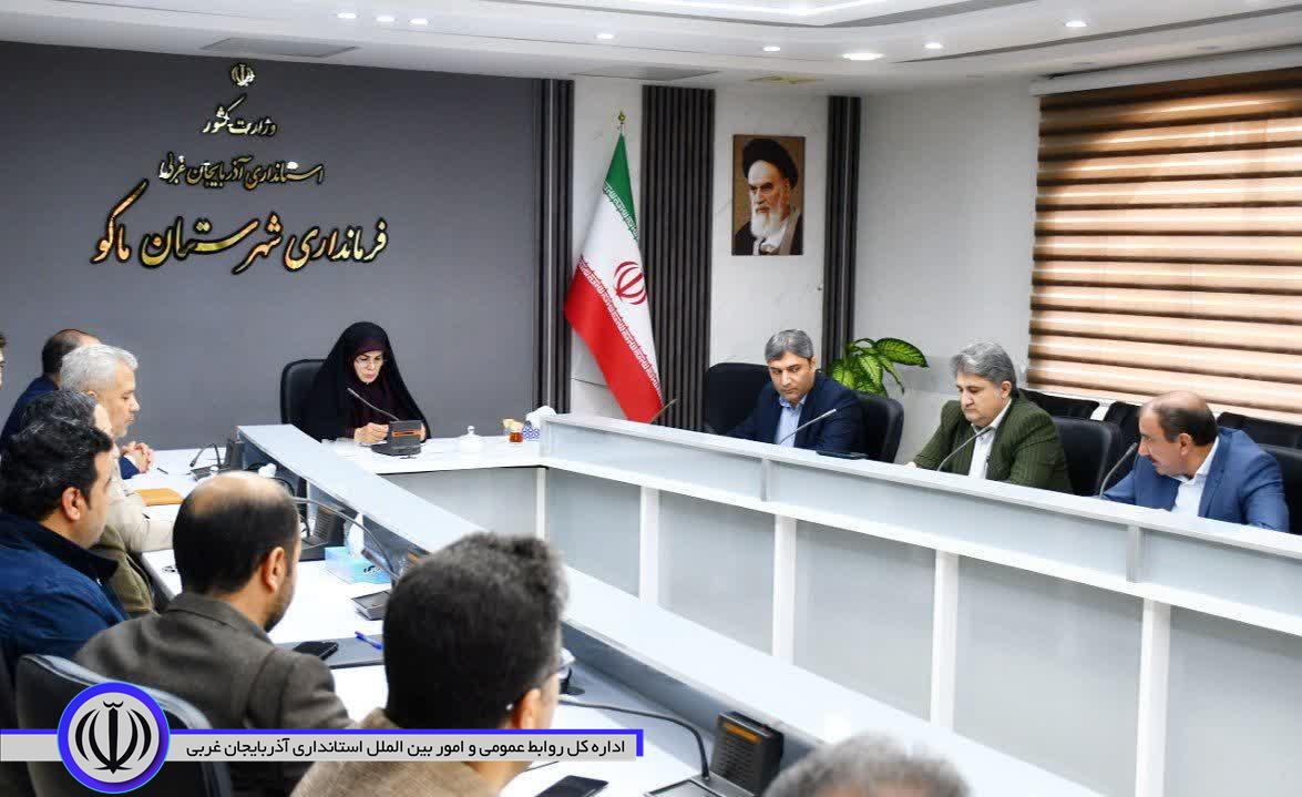 لزوم حذف واسطهها و ساماندهی بازار نان و میوه در ماکو