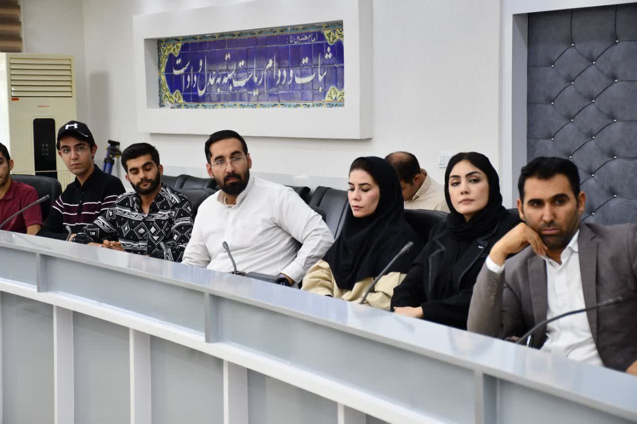 💢نشست صمیمی فرماندار ماکو با اصحاب فرهنگ، هنر و رسانه در هفته دولت