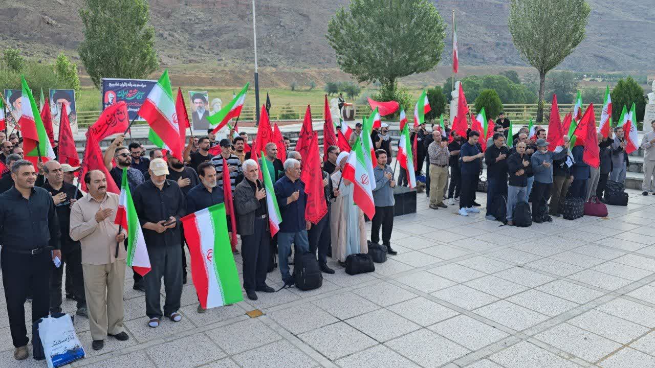عزام کاروان 200 نفره عاشقان ولایت از ماکو به تهران برای حضور در آیین وداع و تشییع قائد امت