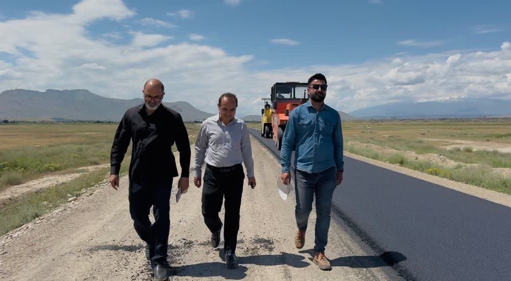 آغاز عملیات بهسازی و آسفالت محور روستای عشایری حسوشیری شهرستان ماکو