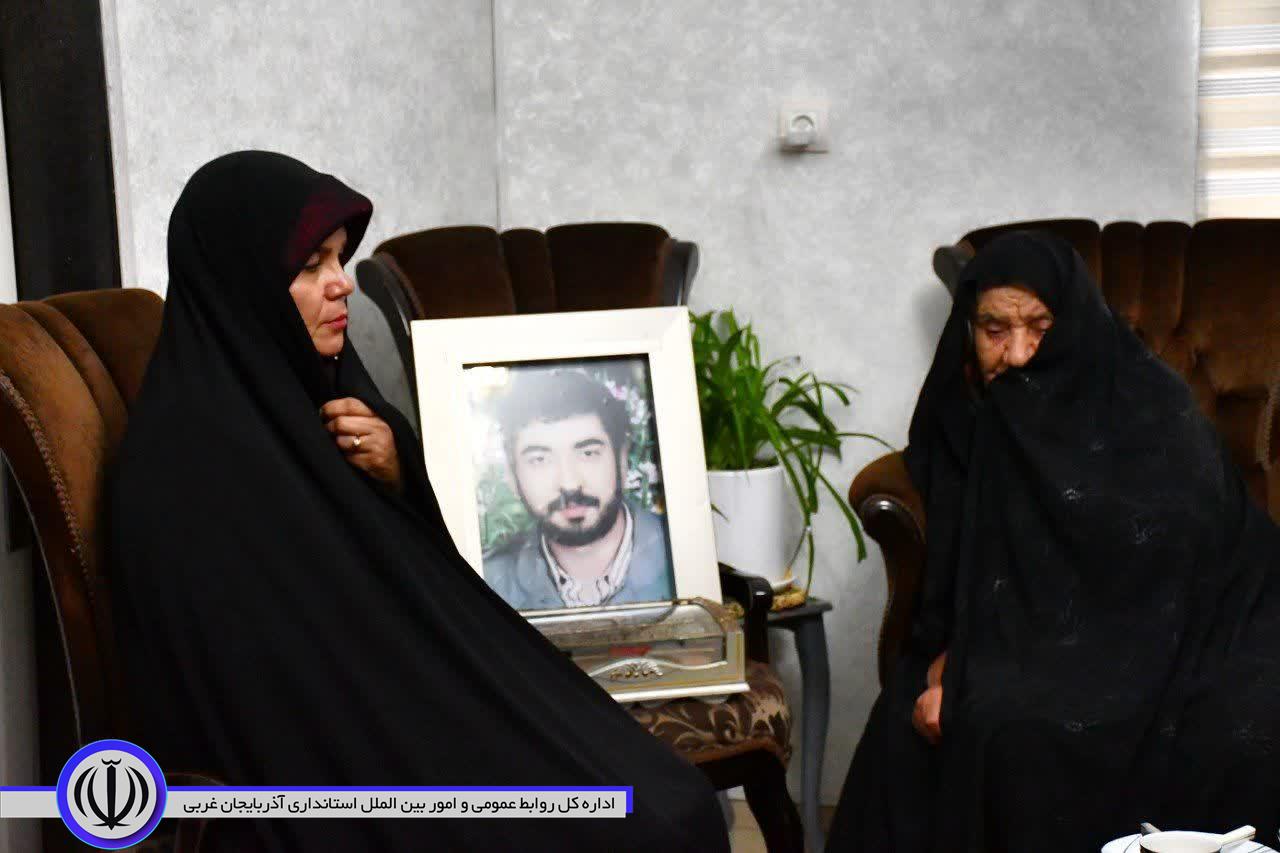 تجلیل از مقام صبر و استقامت مادر شهید اباذر عبدالهنژاد در شهرستان ماکو