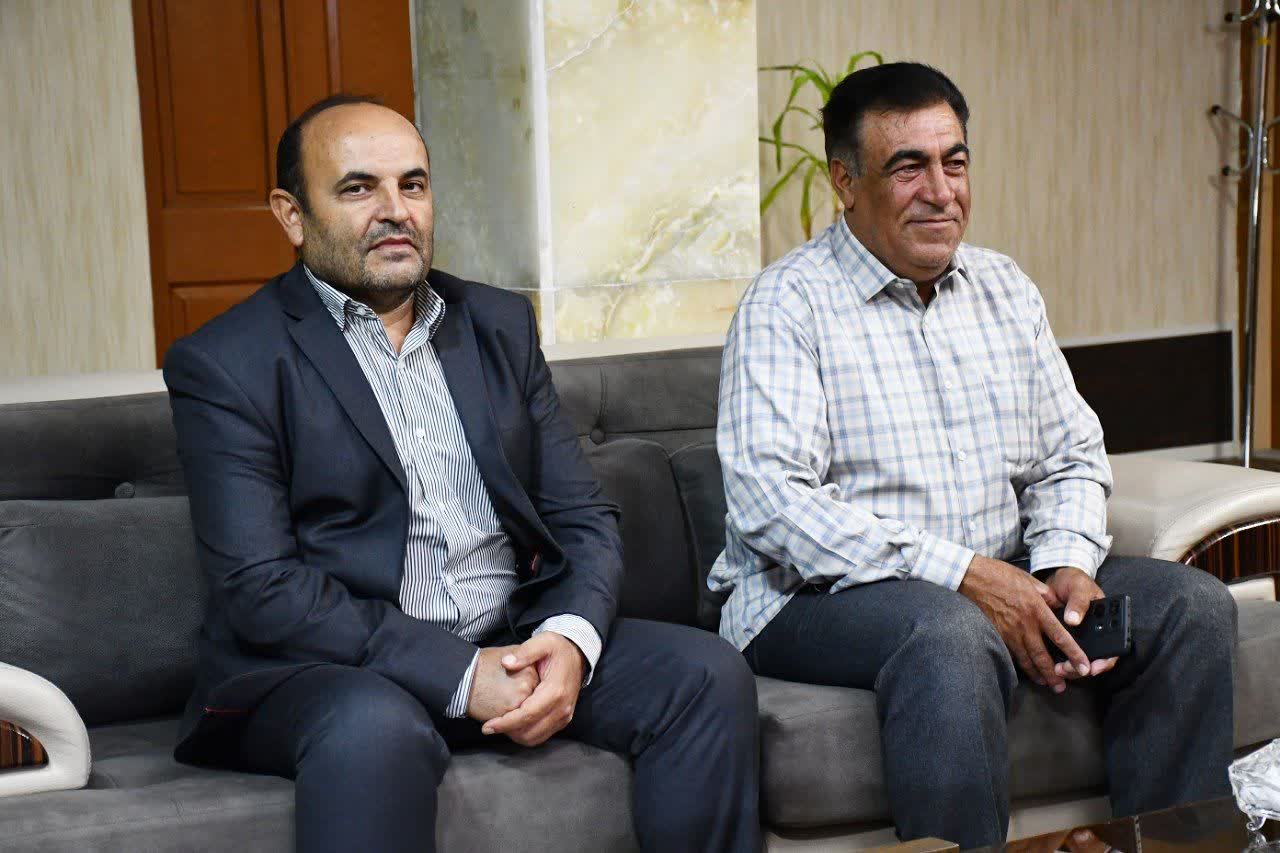 تجلیل از آزادگان با دستان سرپرست فرمانداری ماکو