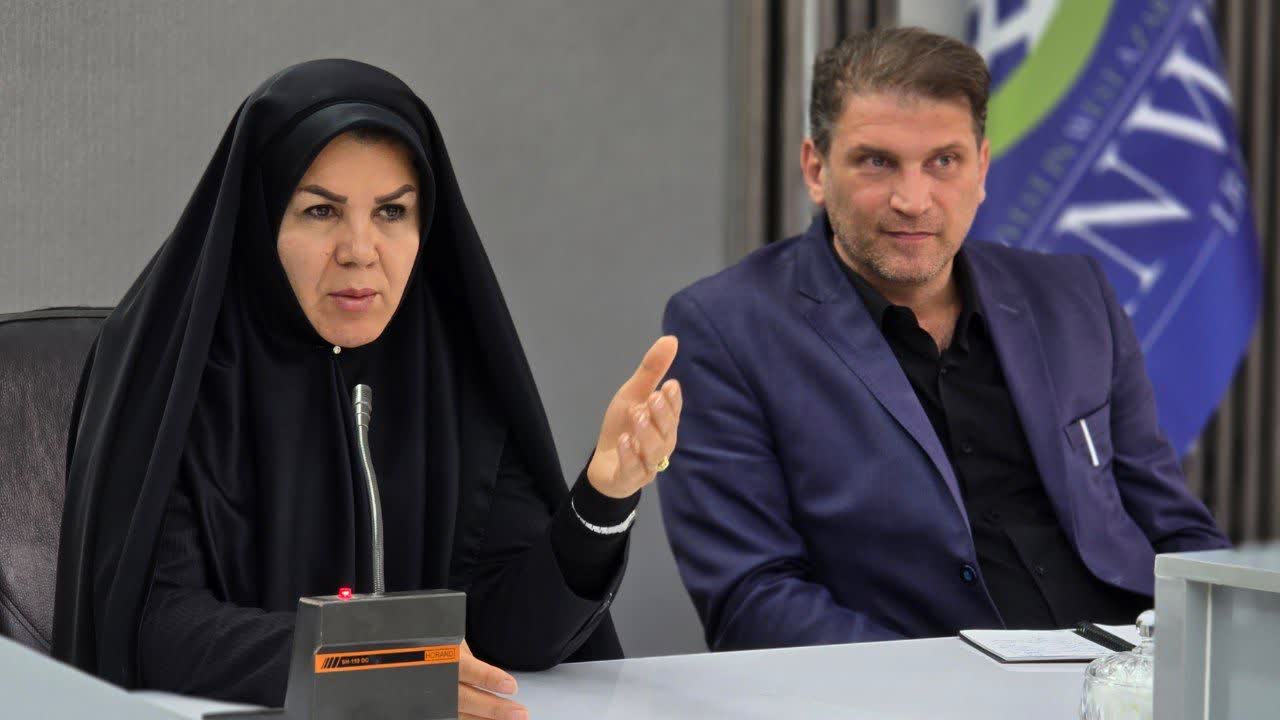 جلسه پدافند غیرعامل شهرستان ماکو، که به ریاست تاجفر فرماندار شهرستان ماکو و با حضور  بهمن اسمعیل زاده مدیر مخابرات منطقه آذربایجان غربی، حسین مددی رئیس بهداشت، ایمنی، محیط زیست و پدافند غیرعامل شرکت گ