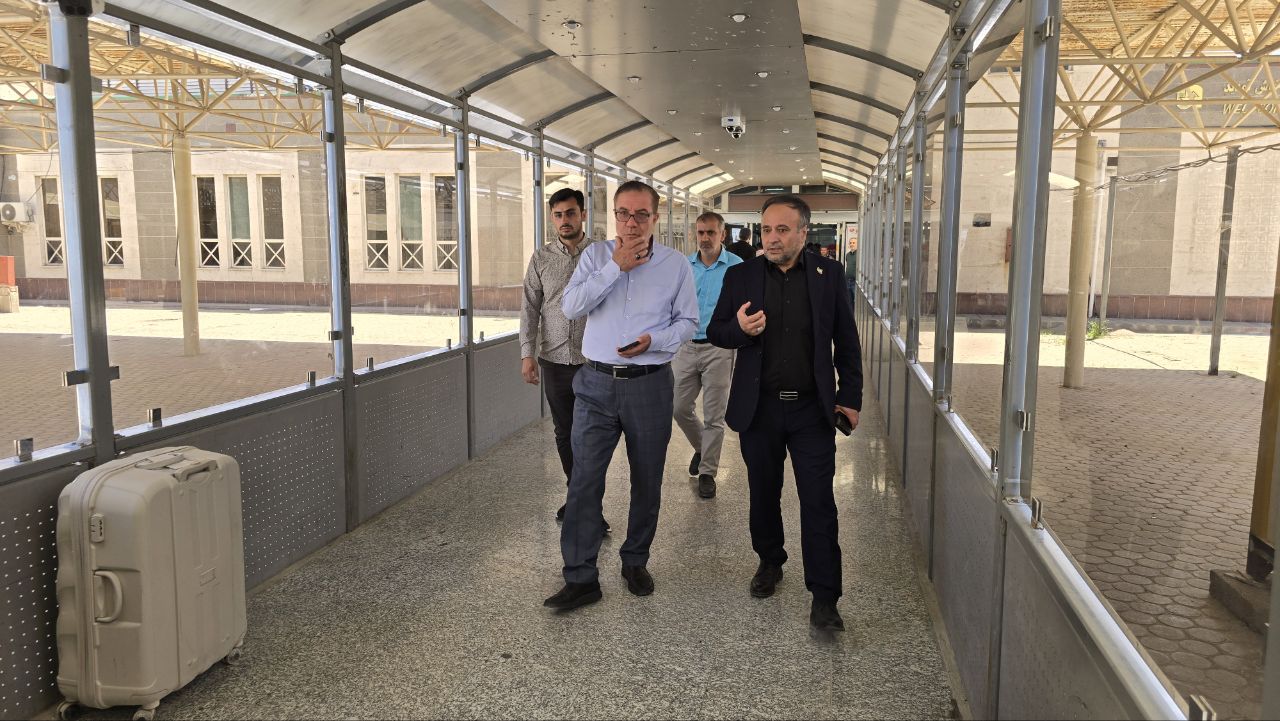 بازدید سرپرست فرمانداری از گمرک و پایانه مرزی بازرگان / تأکید بر لزوم تشدید کنترلهای مرزی با حفظ شأن مسافرین