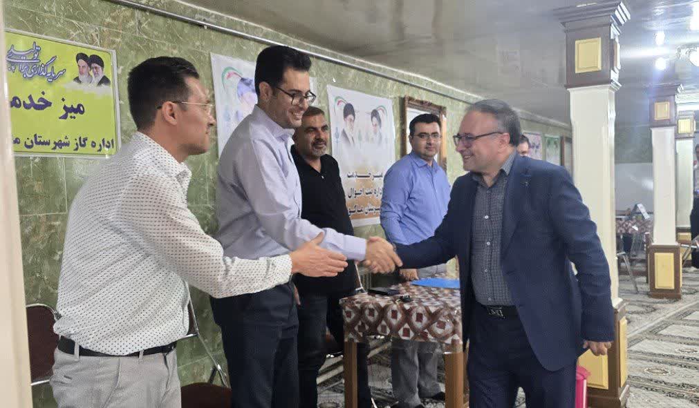 💢برگزاری میز خدمت ادارات خدماترسان در مسجد جامع ماکو همزمان با هفته دولت