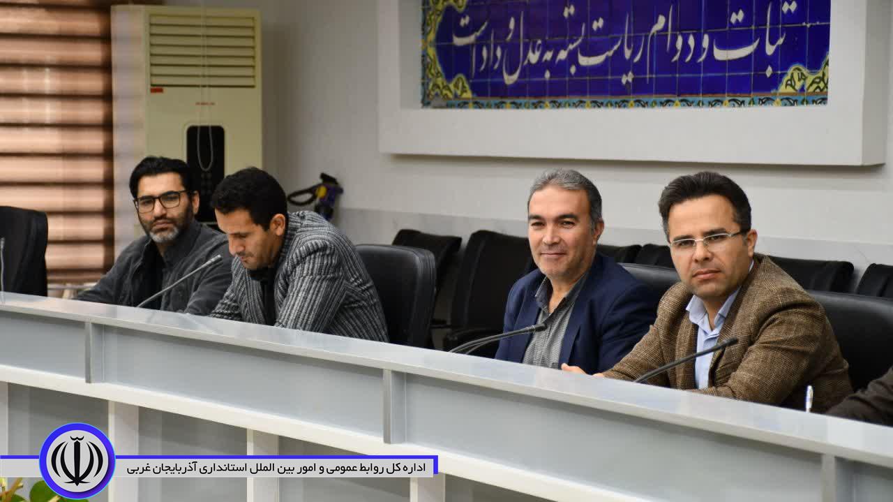 لزوم حذف واسطهها و ساماندهی بازار نان و میوه در ماکو