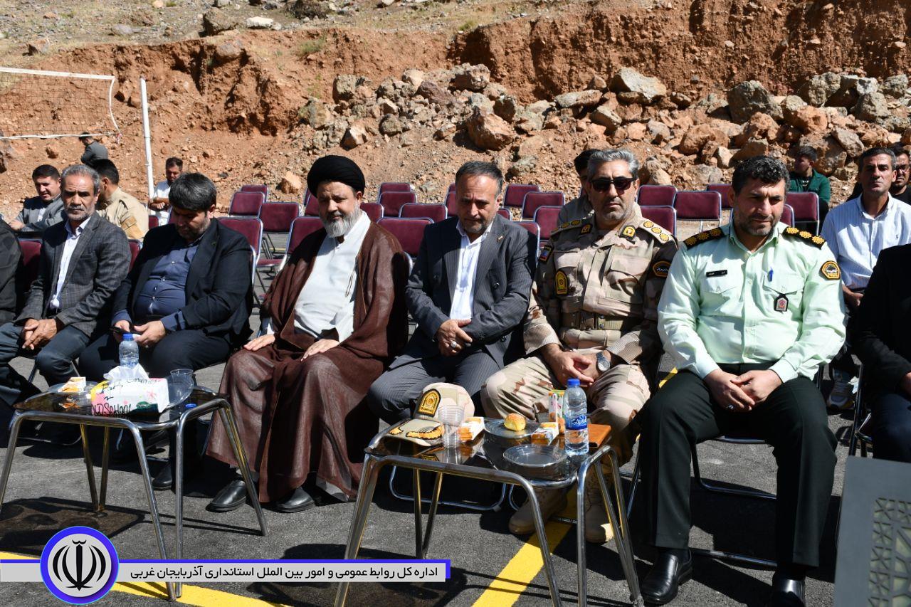 زمین چمن مصنوعی روستای قلعهجوق به بهره برداری رسید.