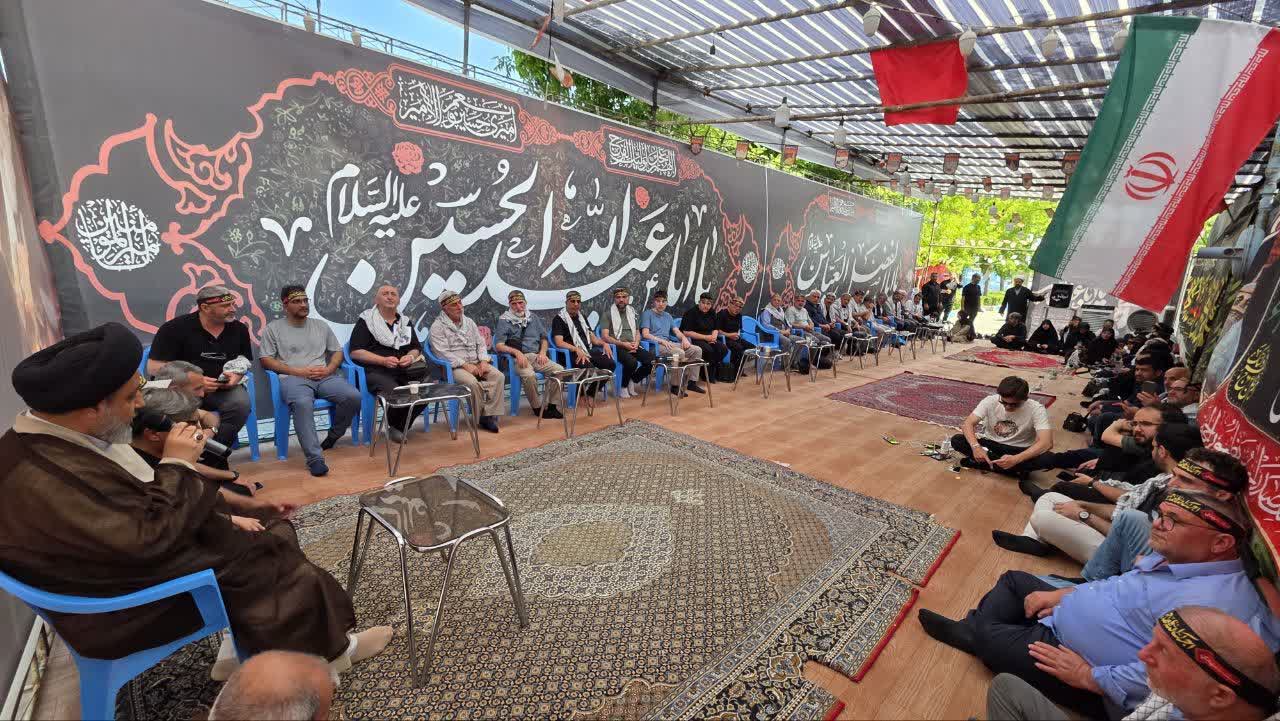 ورود زائران ترکیهای برای شرکت در مراسم تشییع رهبر شهید از مرز بازرگان