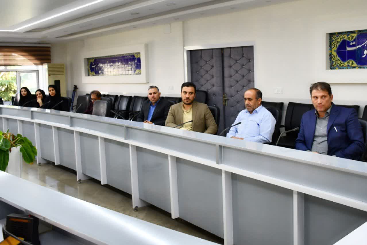 💢همنشینی سرپرست فرمانداری ماکو با همکاران مجموعه فرمانداری در پاسداشت روز کارمند و هفته دولت