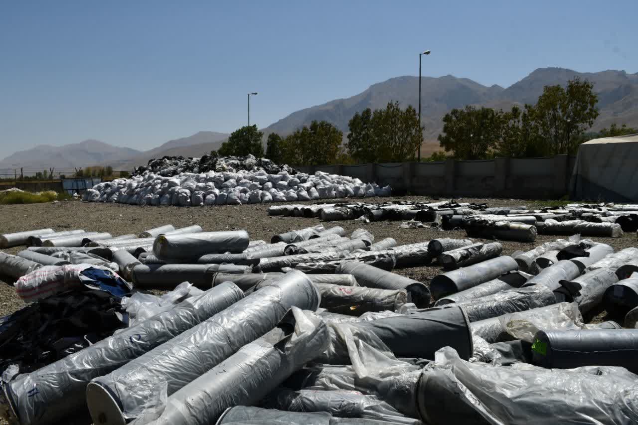 بازدید سرپرست فرمانداری ماکو از کارخانه پوشاک برسام پس از وقوع حریق در بخش انباری