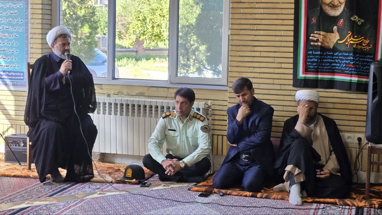 قرائت زیارت عاشورا همزمان با نخستین روز ماه محرم در فرمانداری ماکو