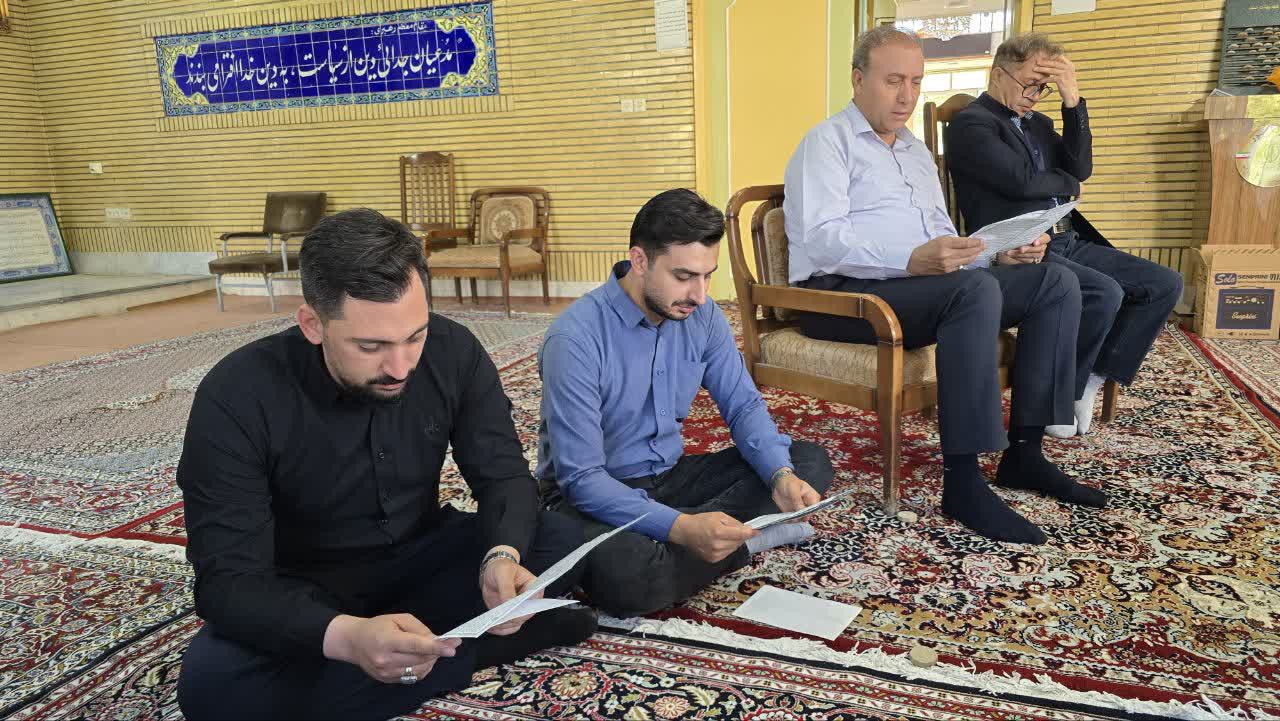 قرائت زیارت عاشورا همزمان با نخستین روز ماه محرم در فرمانداری ماکو