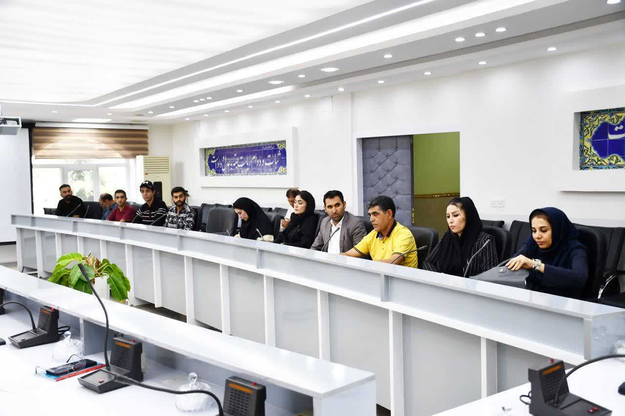 💢نشست صمیمی فرماندار ماکو با اصحاب فرهنگ، هنر و رسانه در هفته دولت