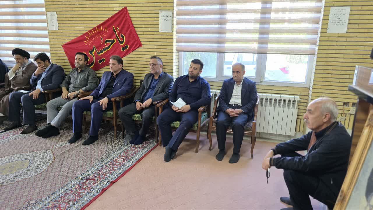 قرائت زیارت عاشورا همزمان با نخستین روز ماه محرم در فرمانداری ماکو