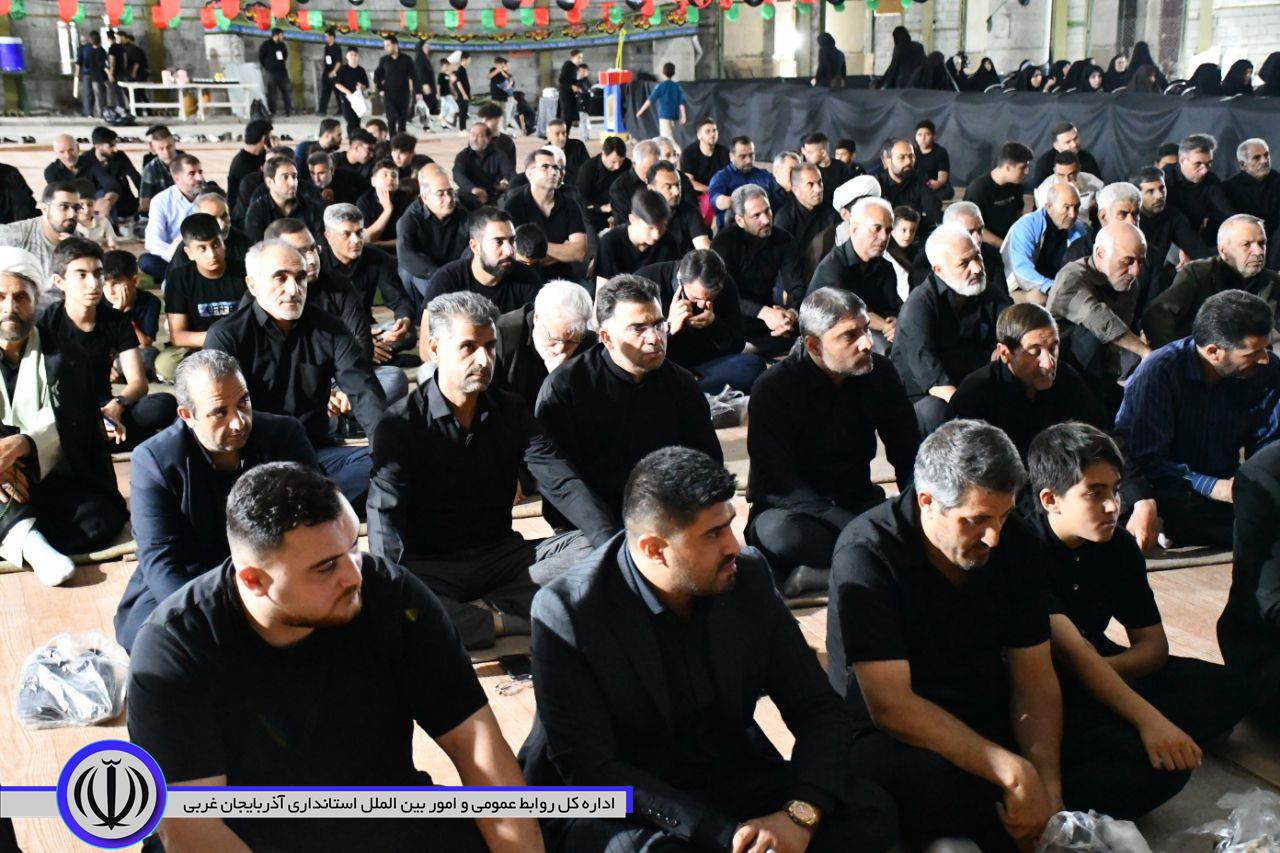 پیام عاشورا در دلهای مردم زنده است/ حضور سرپرست فرمانداری ماکو در آیین عزاداری هیئت رزمندگان اسلام