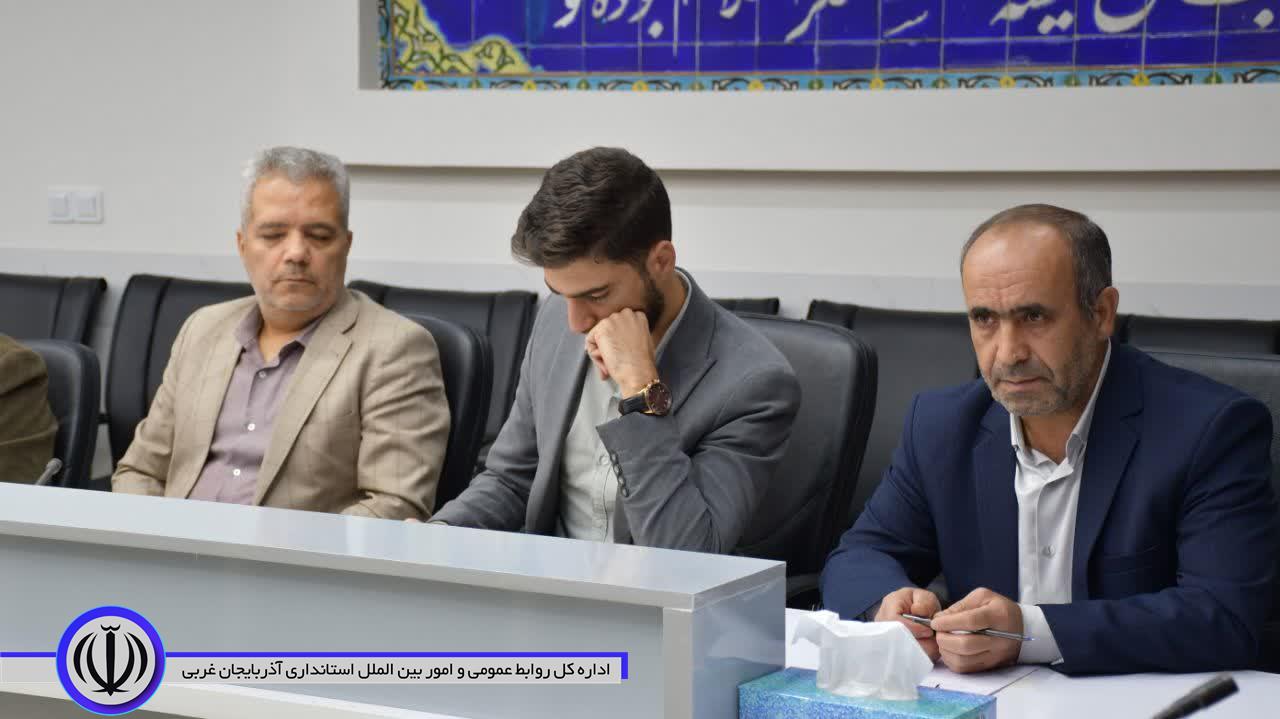 لزوم حذف واسطهها و ساماندهی بازار نان و میوه در ماکو