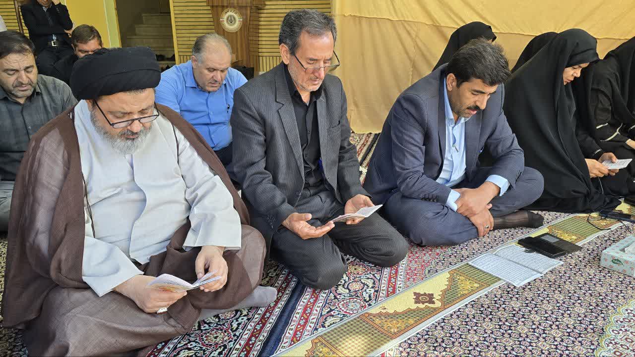 قرائت زیارت عاشورا همزمان با نخستین روز ماه محرم در فرمانداری ماکو