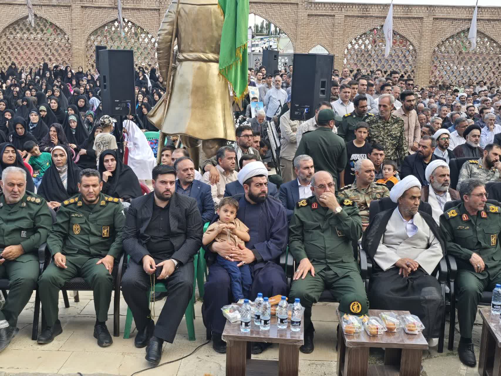 حضور سرپرست فرمانداری ماکو و اعضای شورای تامین و اداری شهرستان در اجلاسیه پاسداشت 27000 شهید حماسه نبرد چالدران 135 شهید شهرستان چالدران