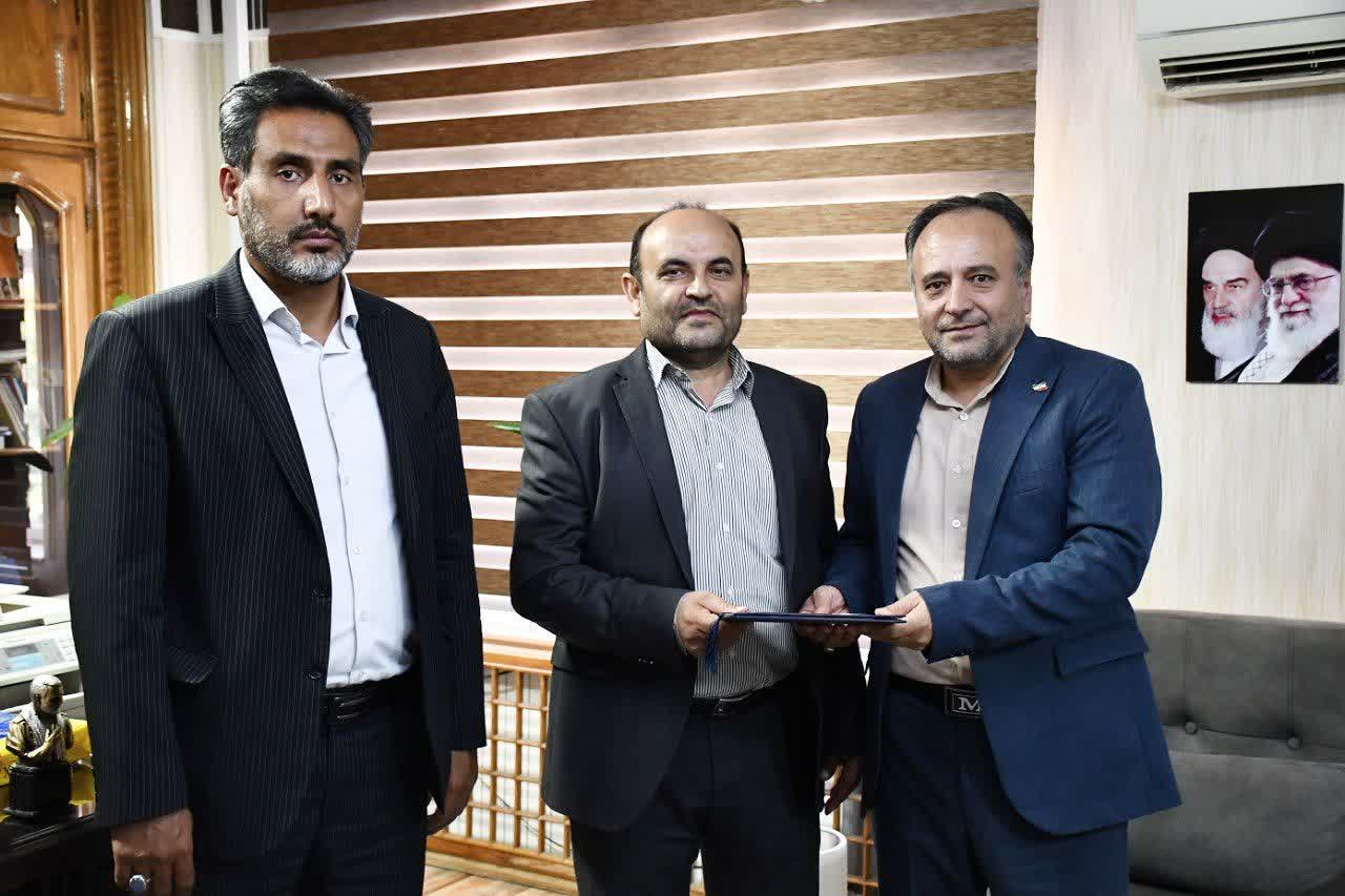 تجلیل از آزادگان با دستان سرپرست فرمانداری ماکو