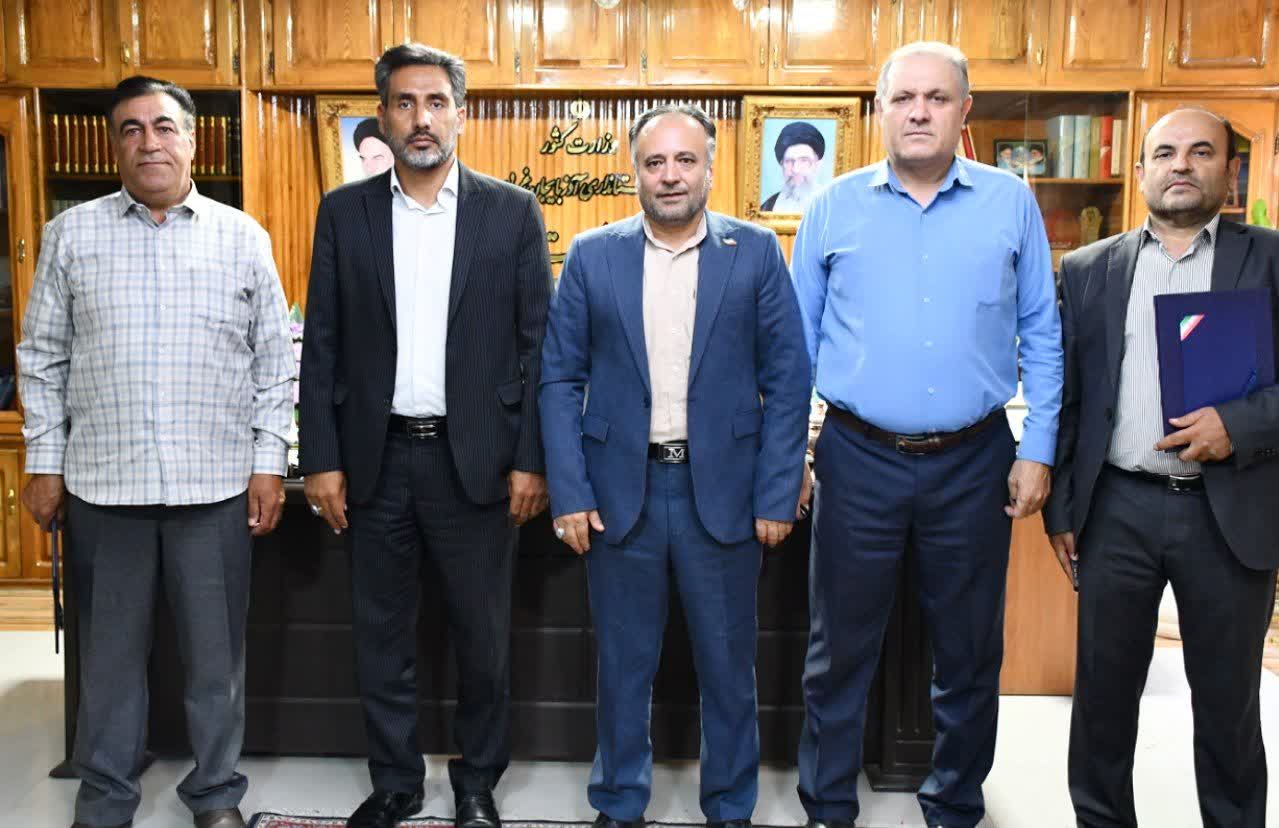 تجلیل از آزادگان با دستان سرپرست فرمانداری ماکو