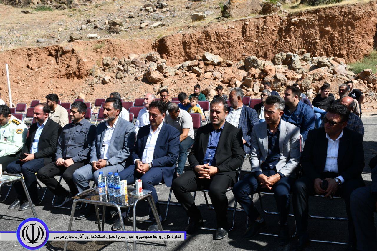 زمین چمن مصنوعی روستای قلعهجوق به بهره برداری رسید.