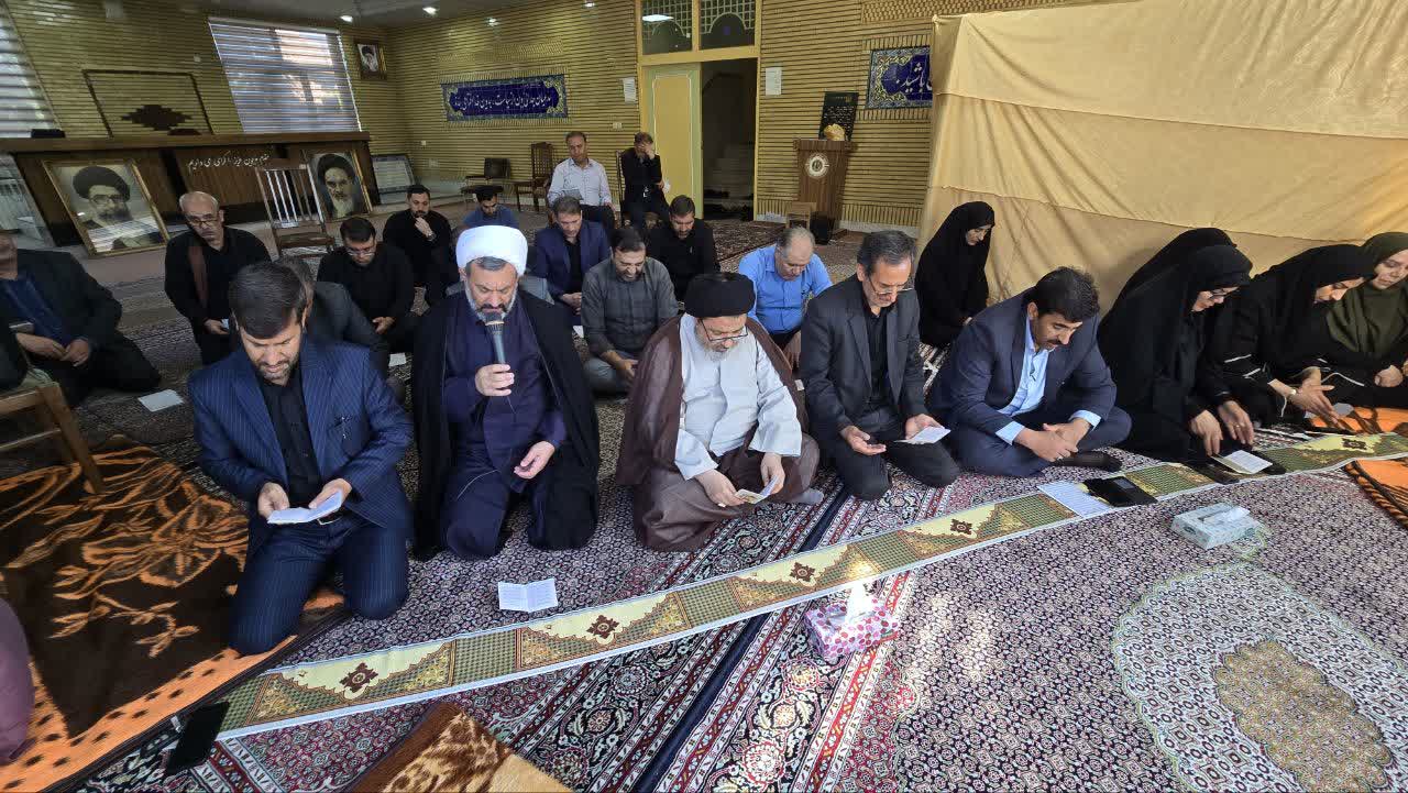 قرائت زیارت عاشورا همزمان با نخستین روز ماه محرم در فرمانداری ماکو