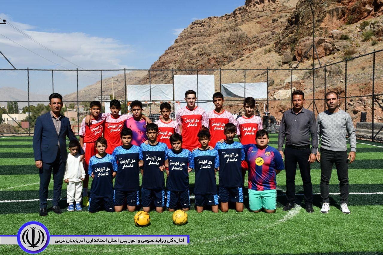 زمین چمن مصنوعی روستای قلعهجوق به بهره برداری رسید.