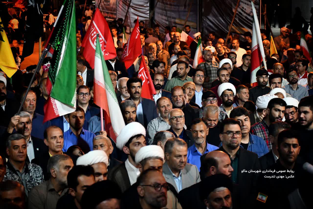 تداوم حضور فرماندار ماکو در تجمعات شبانه مردمی در حمایت از نیروهای مسلح و دفاع از ایران اسلامی