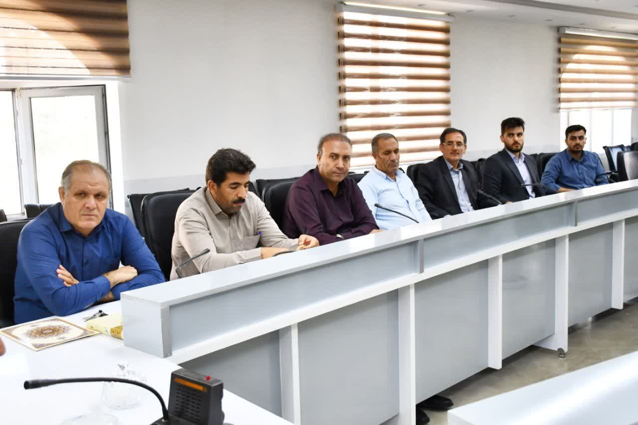 💢همنشینی سرپرست فرمانداری ماکو با همکاران مجموعه فرمانداری در پاسداشت روز کارمند و هفته دولت