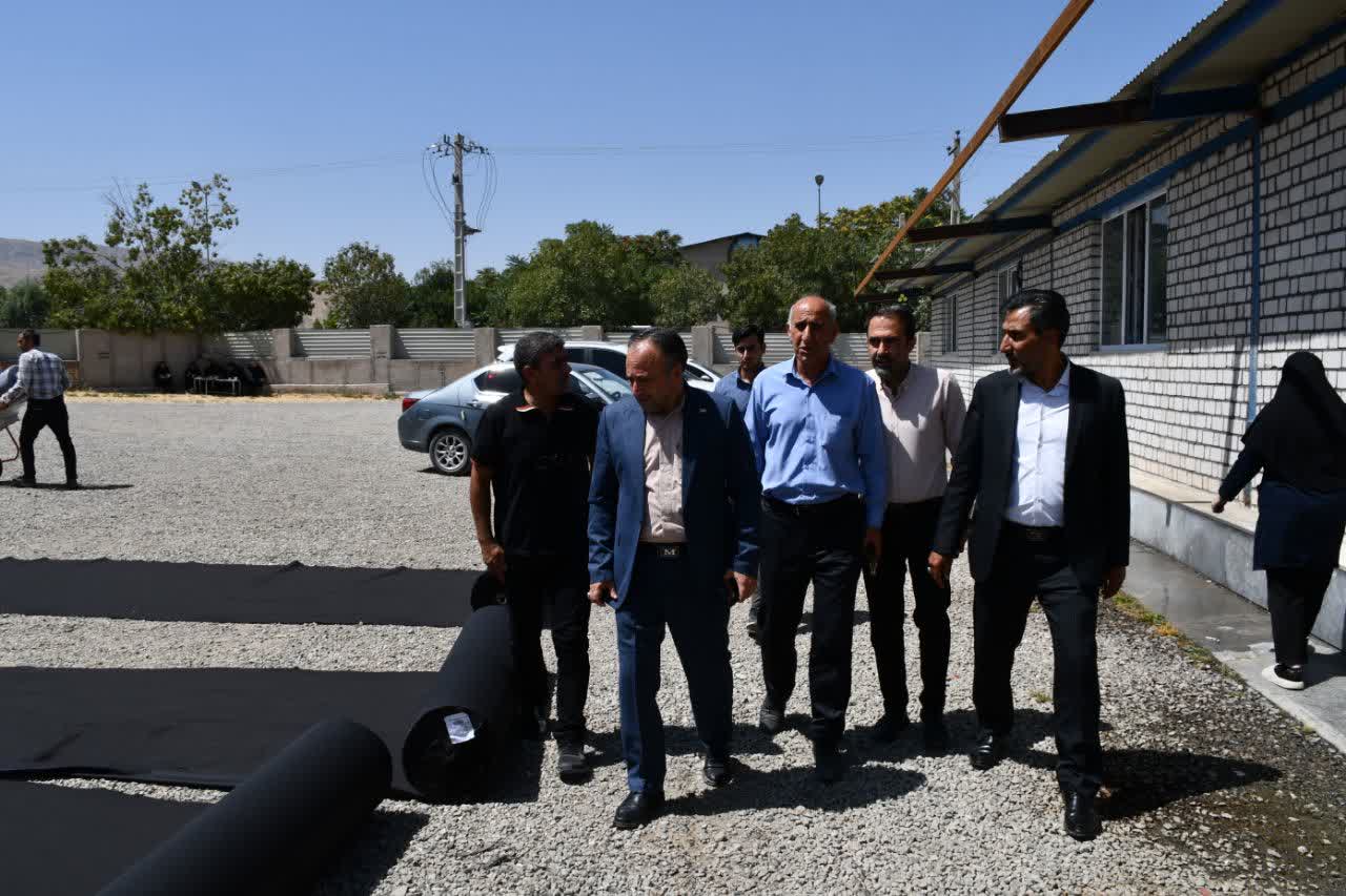 بازدید سرپرست فرمانداری ماکو از کارخانه پوشاک برسام پس از وقوع حریق در بخش انباری