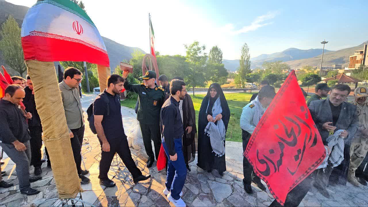 عزام کاروان 200 نفره عاشقان ولایت از ماکو به تهران برای حضور در آیین وداع و تشییع قائد امت