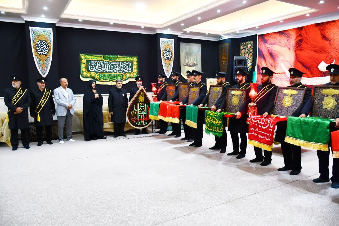 در آستانه پیشواز از ماه محرم؛ حضور خادمان مسجد مقدس جمکران و حاملان پرچمهای متبرک اعتاب مقدسه در ماکو