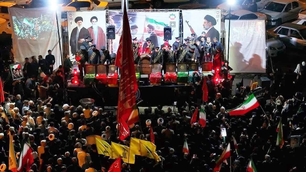 تداوم حضور فرماندار ماکو در تجمعات شبانه مردمی در حمایت از نیروهای مسلح و دفاع از ایران اسلامی
