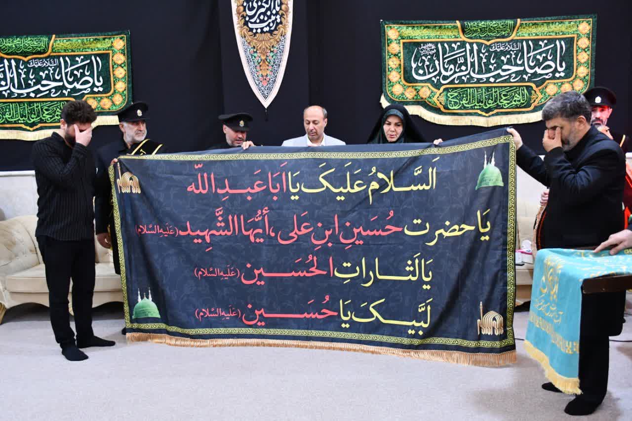 در آستانه پیشواز از ماه محرم؛ حضور خادمان مسجد مقدس جمکران و حاملان پرچمهای متبرک اعتاب مقدسه در ماکو