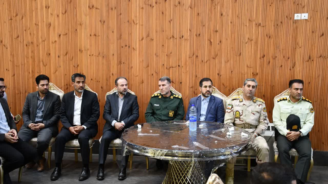 مراسم تجلیل از آزادگان سرافراز شهرستان ماکو با حضور سرپرست فرماندار شهرستان ماکو و اعضای شورای تامین برگزار شد.