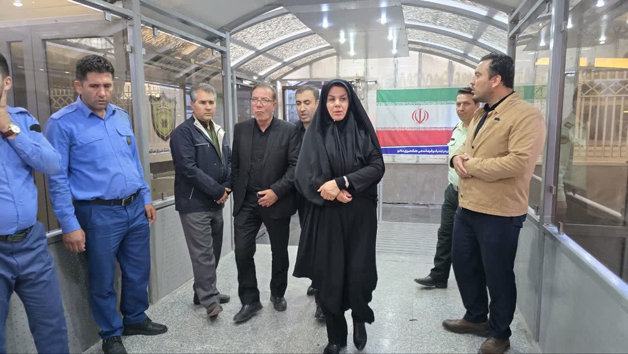 بازدید میدانی فرماندار ماکو از گمرک و پایانه مرزی بازرگان برای بررسی زیرساخت‌های استقبال از زائران اربعین