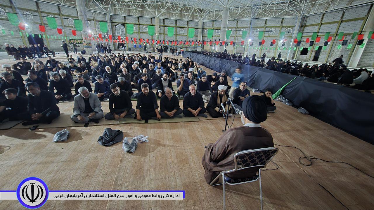 پیام عاشورا در دلهای مردم زنده است/ حضور سرپرست فرمانداری ماکو در آیین عزاداری هیئت رزمندگان اسلام
