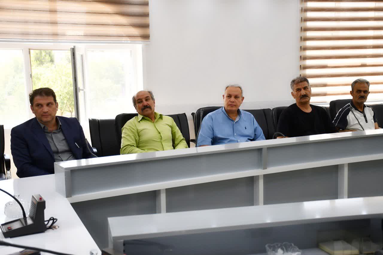 💢نشست صمیمی فرماندار ماکو با اصحاب فرهنگ، هنر و رسانه در هفته دولت