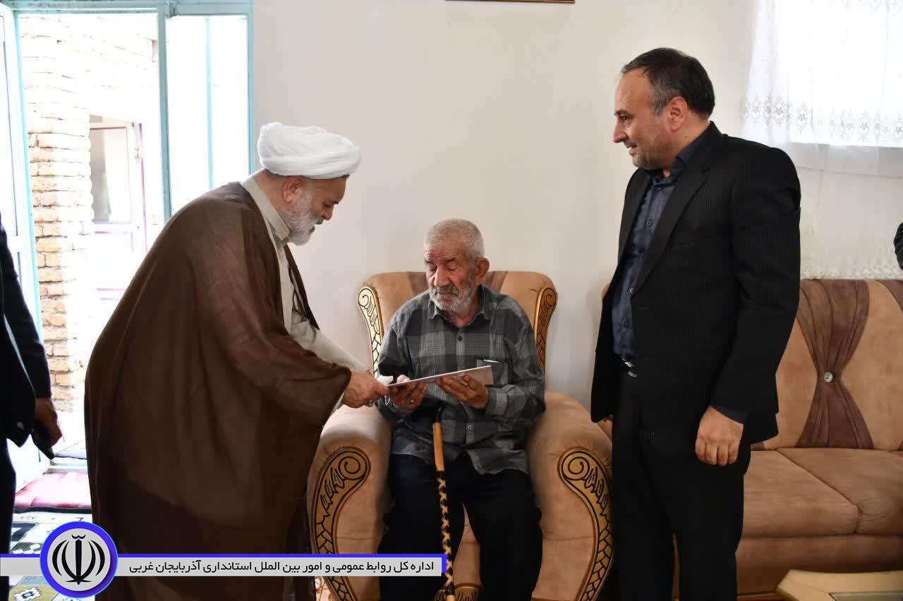 دیدار سرپرست فرمانداری ماکو با دو خانواده محترم شهید