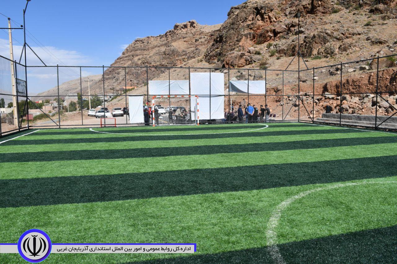 زمین چمن مصنوعی روستای قلعهجوق به بهره برداری رسید.