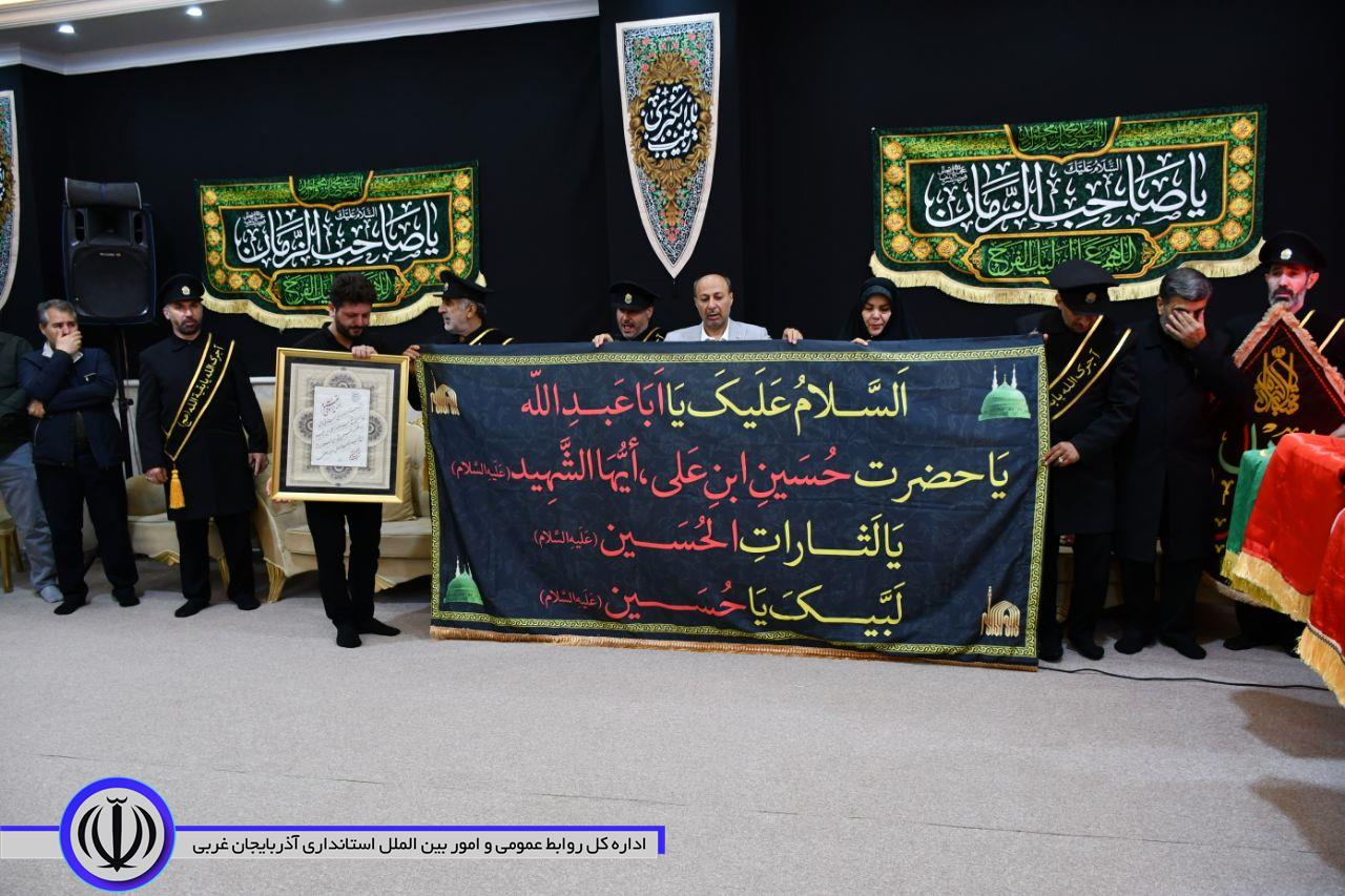 حضور خادمان مسجد مقدس جمکران و حاملان پرچمهای متبرک اعتاب مقدسه در ماکو