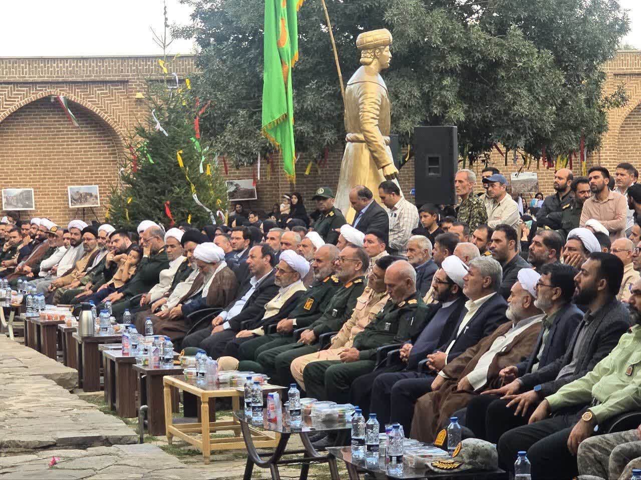 حضور سرپرست فرمانداری ماکو و اعضای شورای تامین و اداری شهرستان در اجلاسیه پاسداشت 27000 شهید حماسه نبرد چالدران 135 شهید شهرستان چالدران