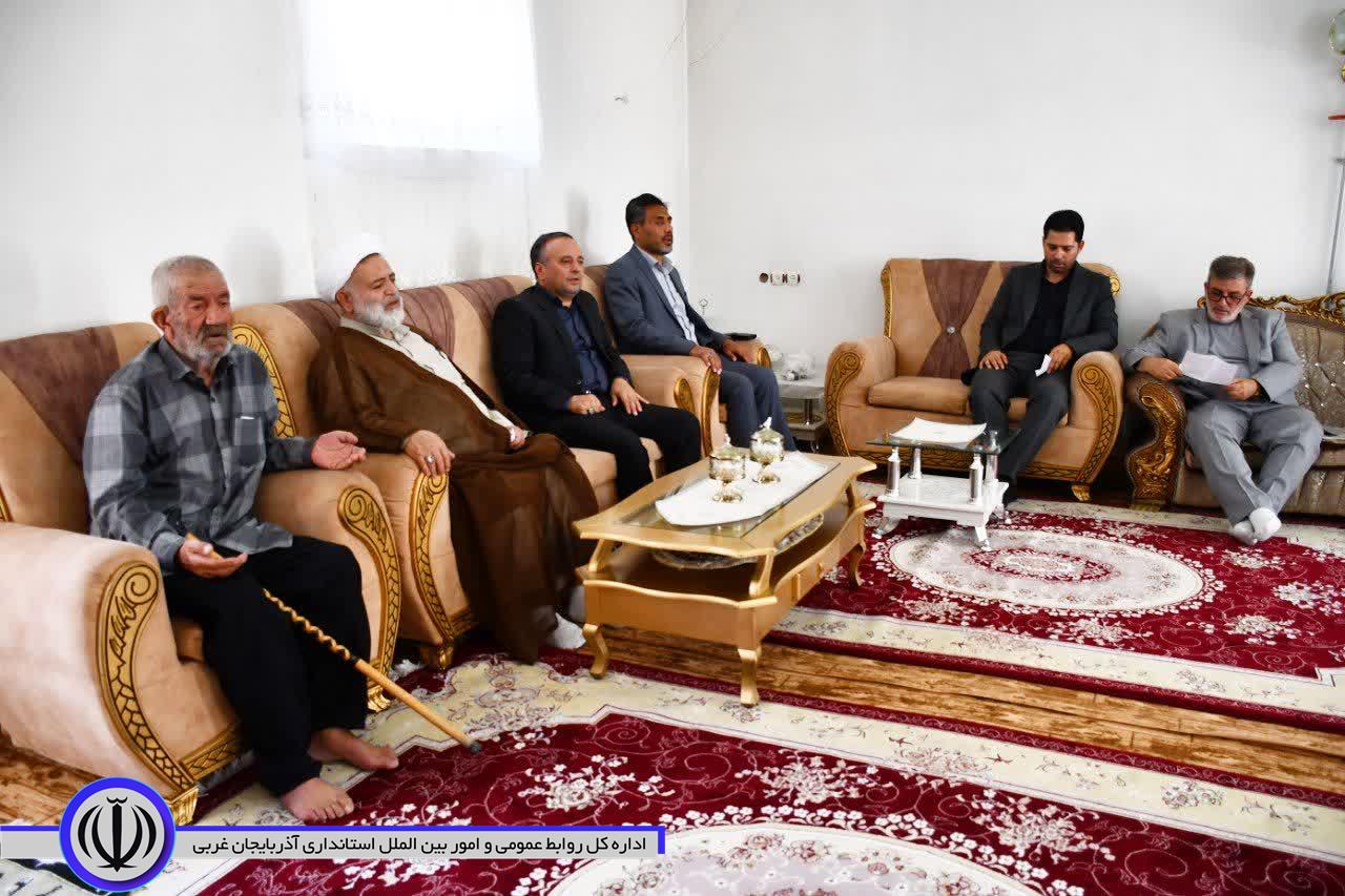 دیدار سرپرست فرمانداری ماکو با دو خانواده محترم شهید