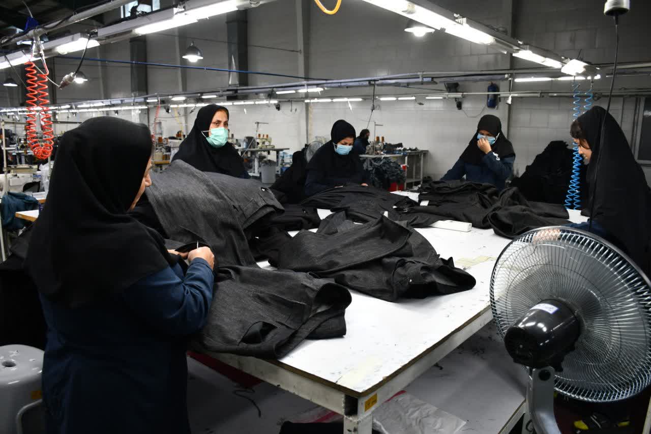 بازدید سرپرست فرمانداری ماکو از کارخانه پوشاک برسام پس از وقوع حریق در بخش انباری