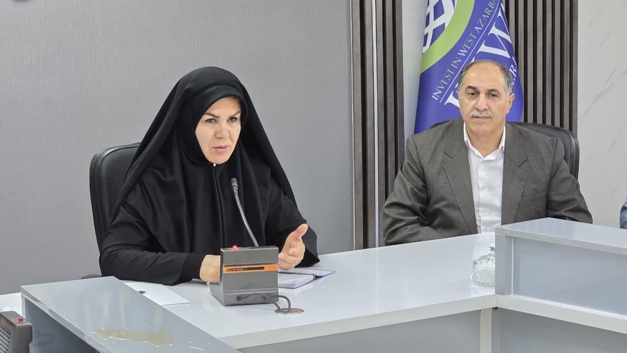 جلسه پدافند غیرعامل شهرستان ماکو، که به ریاست تاجفر فرماندار شهرستان ماکو و با حضور  بهمن اسمعیل زاده مدیر مخابرات منطقه آذربایجان غربی، حسین مددی رئیس بهداشت، ایمنی، محیط زیست و پدافند غیرعامل شرکت گ