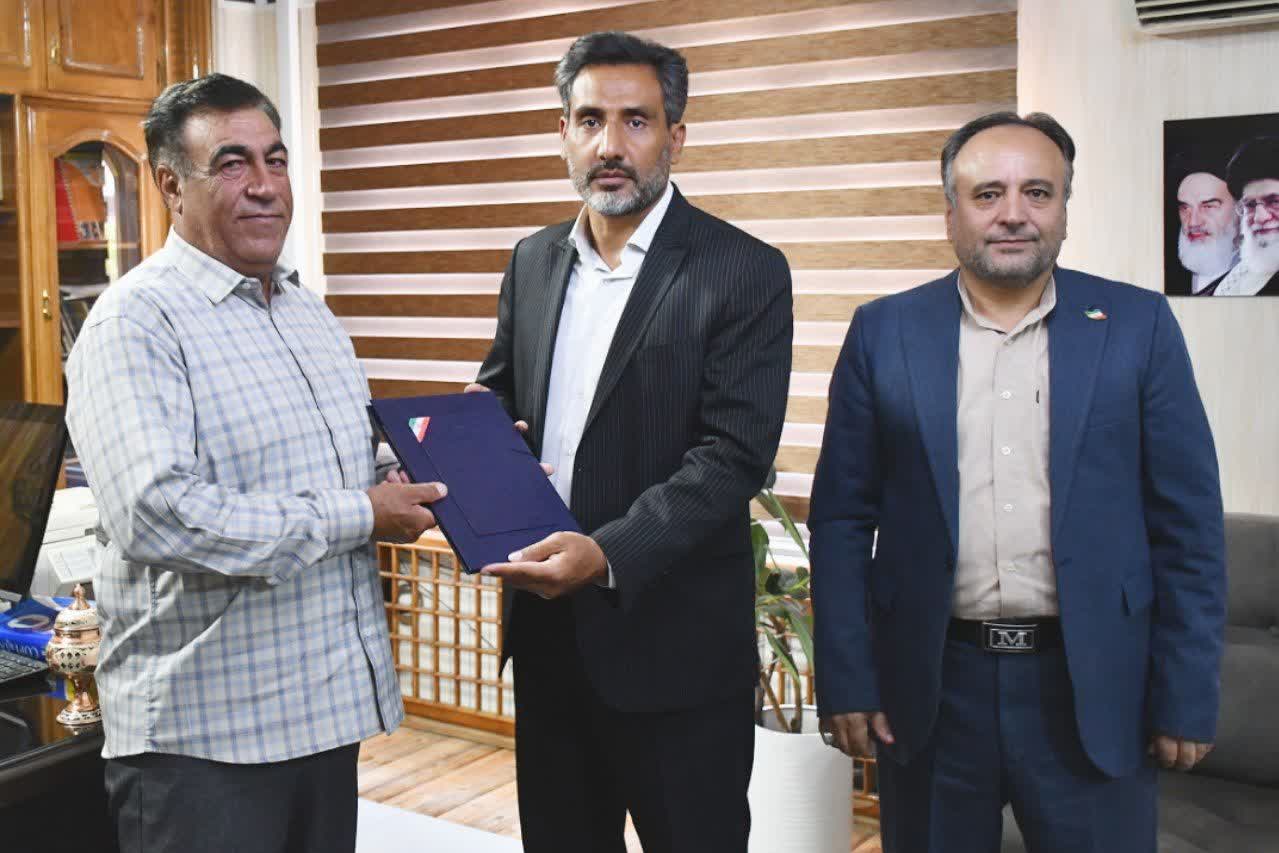 تجلیل از آزادگان با دستان سرپرست فرمانداری ماکو