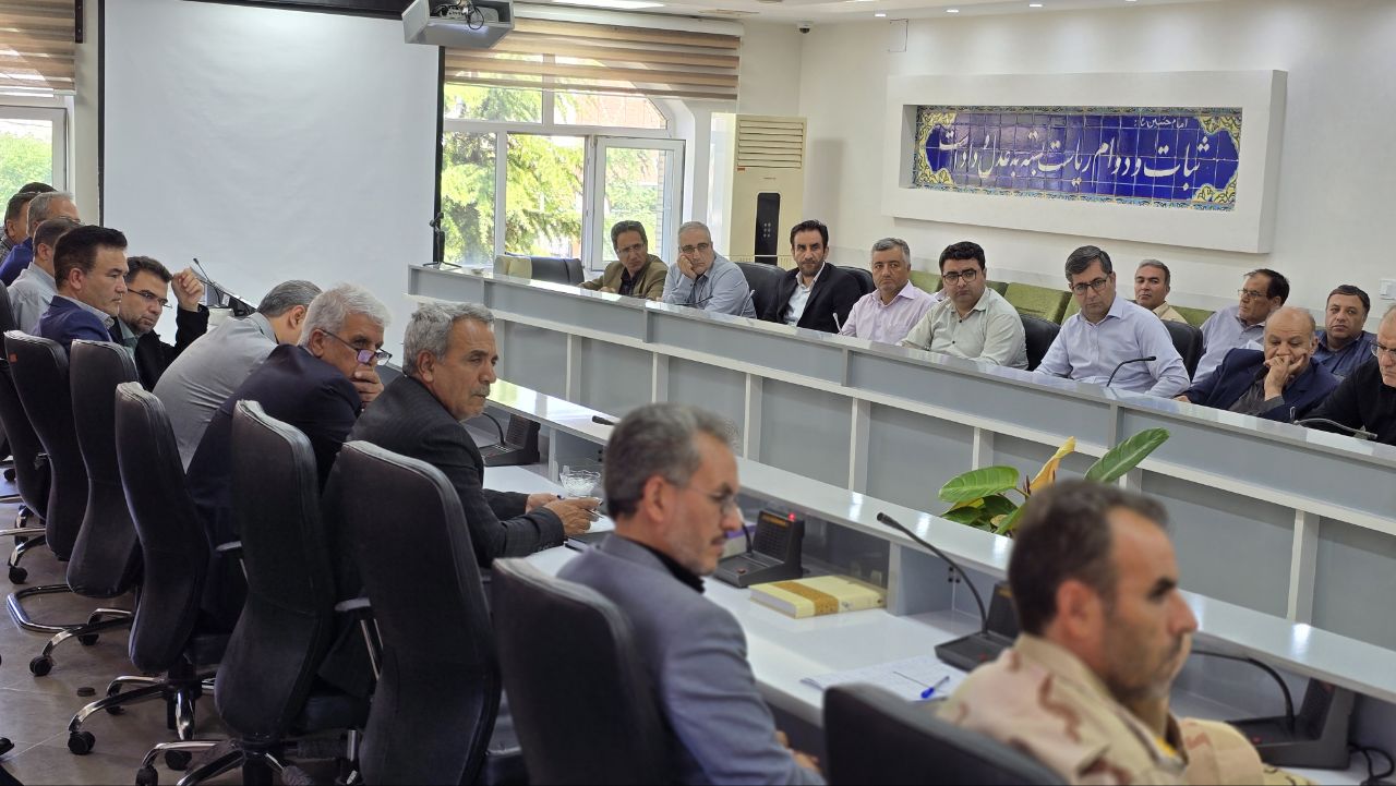 برگزاری جلسه شورای اداری شهرستان ماکو به ریاست شهلا تاجفر فرماندار شهرستان و با حضور جنگی رئیس دادگتری شهرستان ماکو و اعضای جلسه