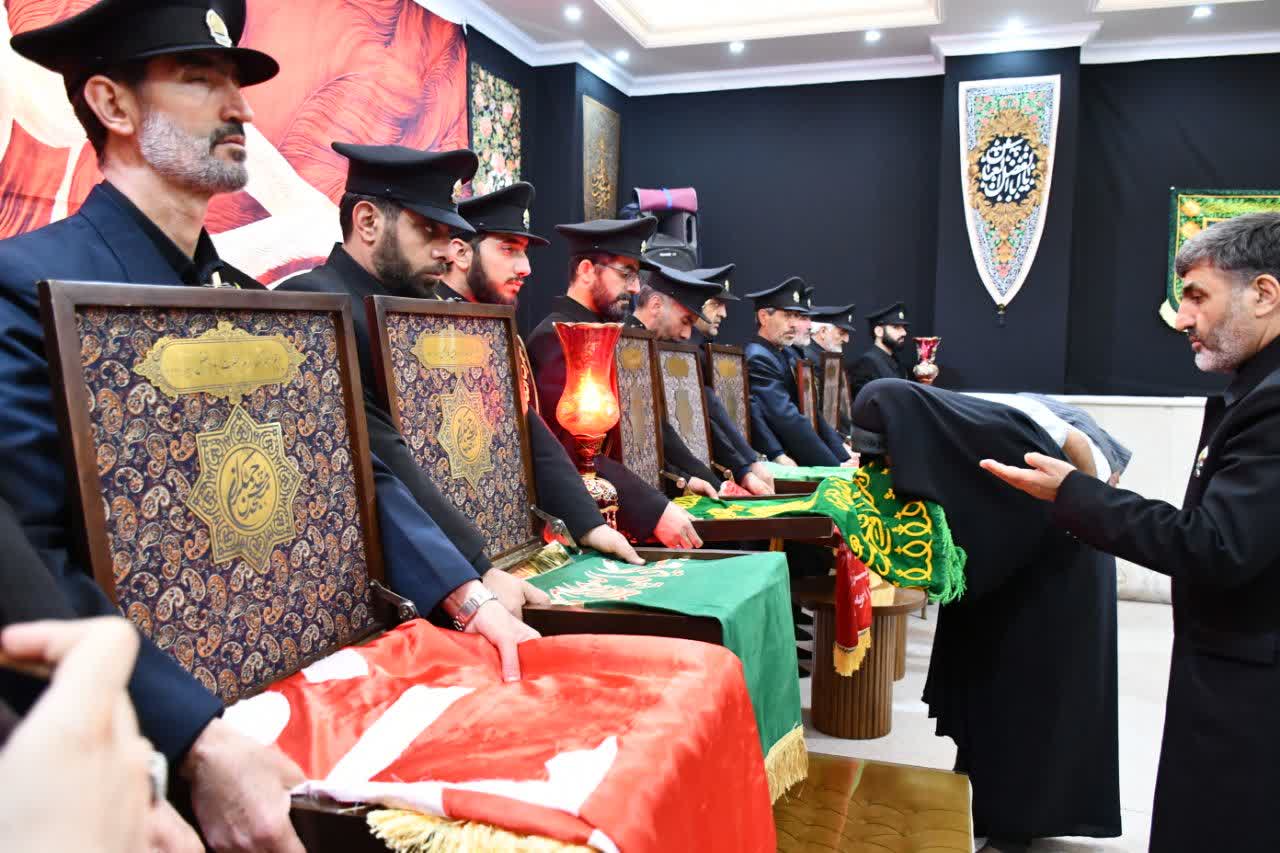 در آستانه پیشواز از ماه محرم؛ حضور خادمان مسجد مقدس جمکران و حاملان پرچمهای متبرک اعتاب مقدسه در ماکو