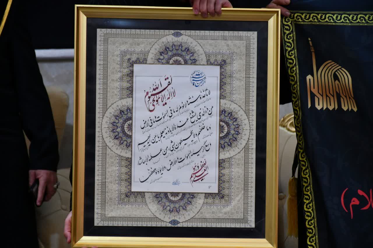 در آستانه پیشواز از ماه محرم؛ حضور خادمان مسجد مقدس جمکران و حاملان پرچمهای متبرک اعتاب مقدسه در ماکو